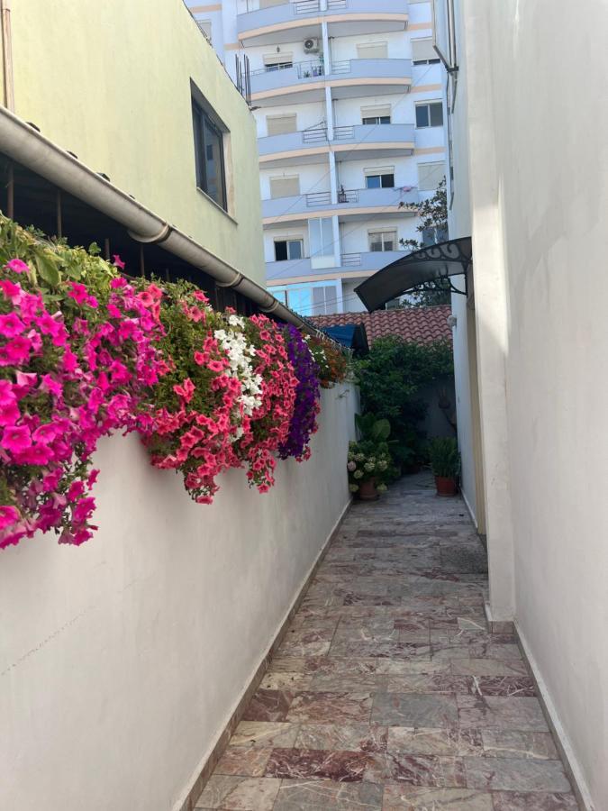 Guesthouse Cami ドゥラス エクステリア 写真