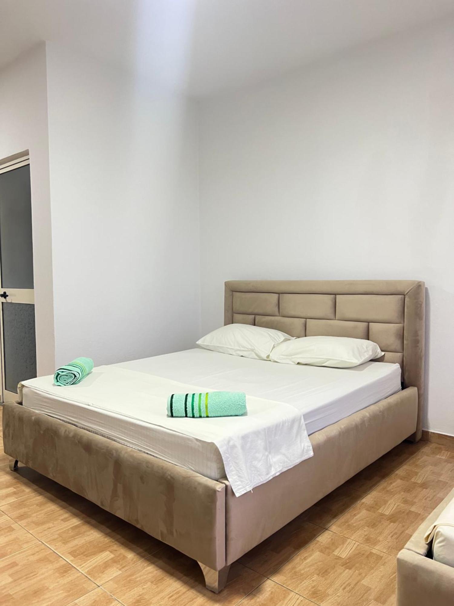 Guesthouse Cami ドゥラス エクステリア 写真