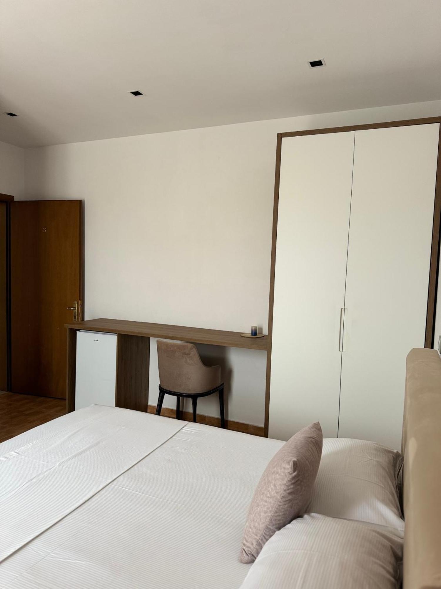 Guesthouse Cami ドゥラス エクステリア 写真