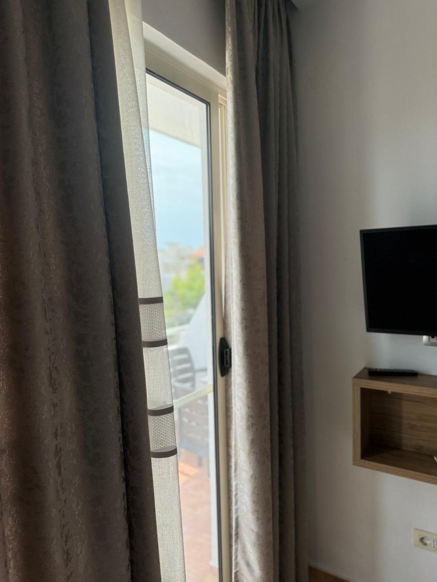 Guesthouse Cami ドゥラス エクステリア 写真