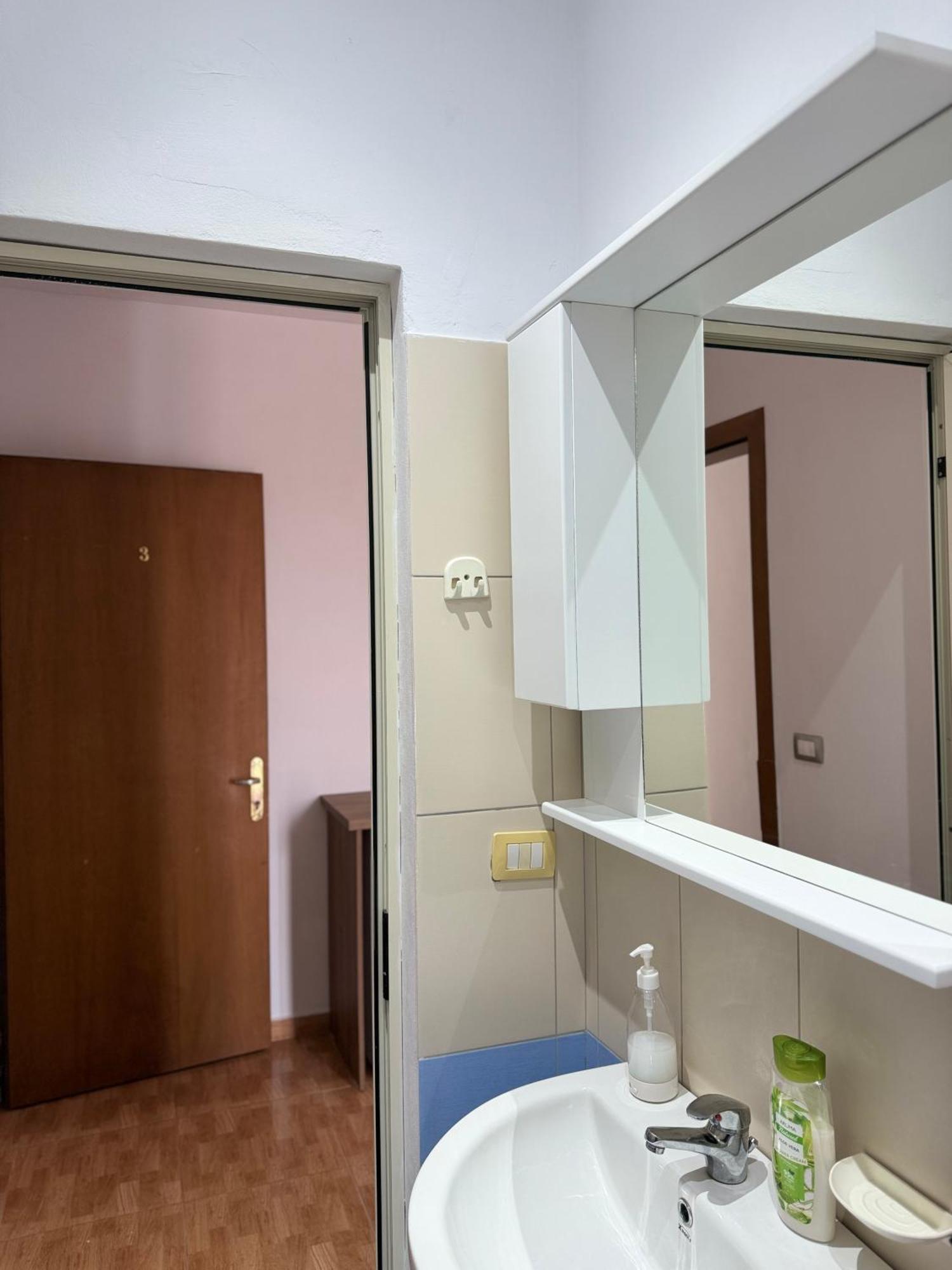 Guesthouse Cami ドゥラス エクステリア 写真