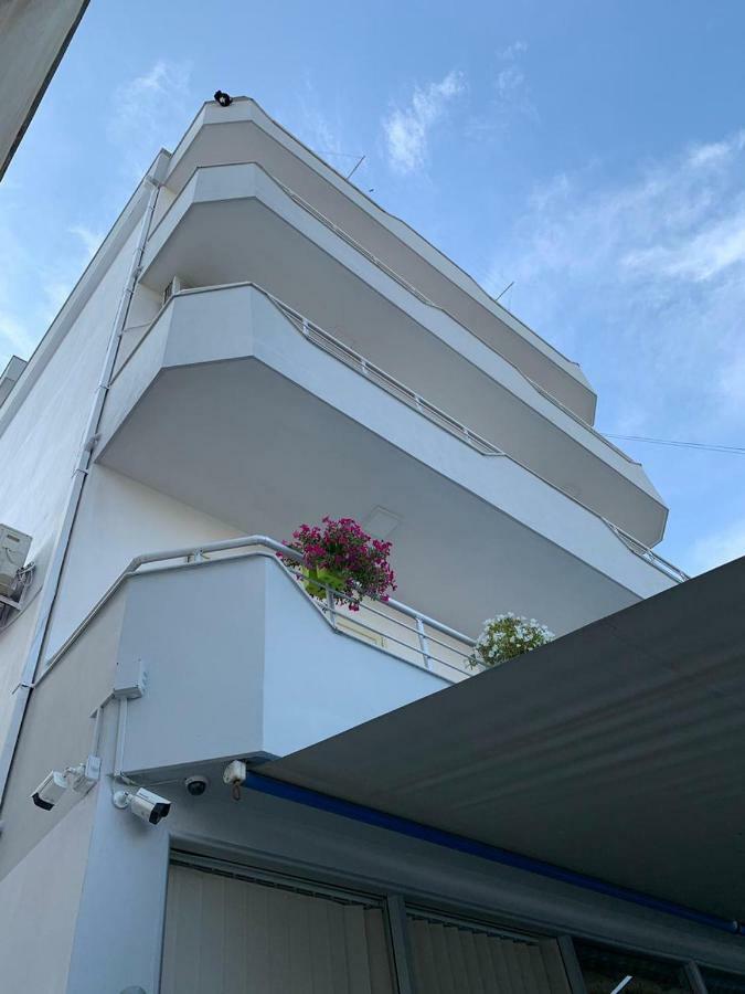 Guesthouse Cami ドゥラス エクステリア 写真